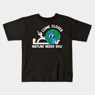 Come closer nature needs you Kids T-Shirt